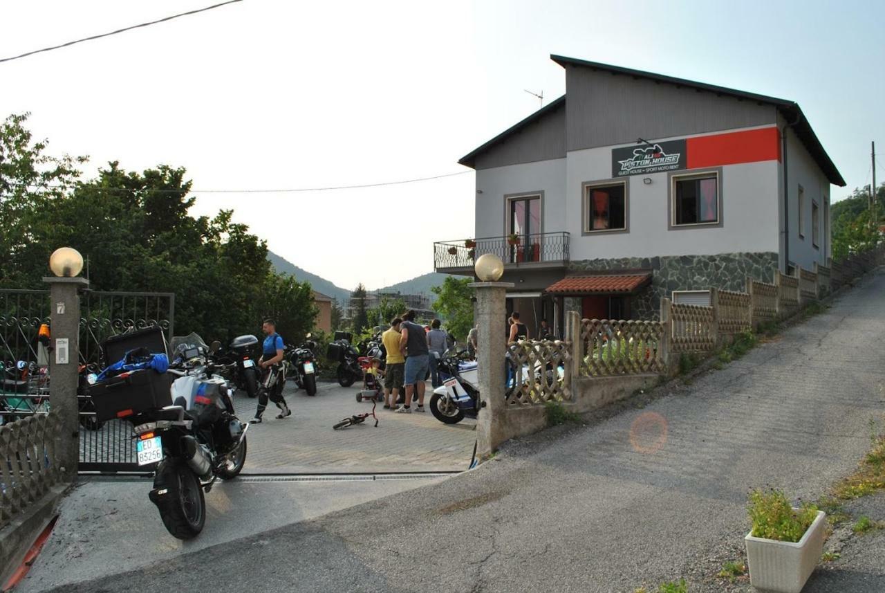 Bed and Breakfast Italian Piston House Sport Moto Rent Миллезимо Экстерьер фото