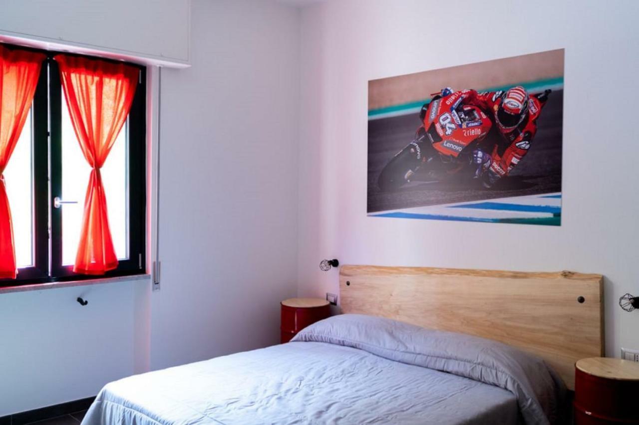 Bed and Breakfast Italian Piston House Sport Moto Rent Миллезимо Экстерьер фото
