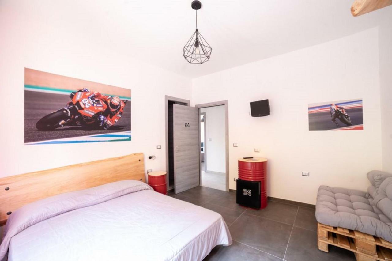 Bed and Breakfast Italian Piston House Sport Moto Rent Миллезимо Экстерьер фото