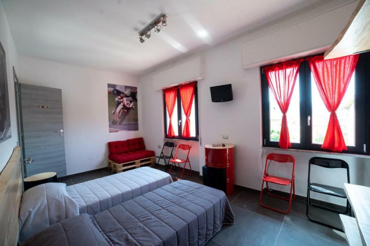 Bed and Breakfast Italian Piston House Sport Moto Rent Миллезимо Экстерьер фото